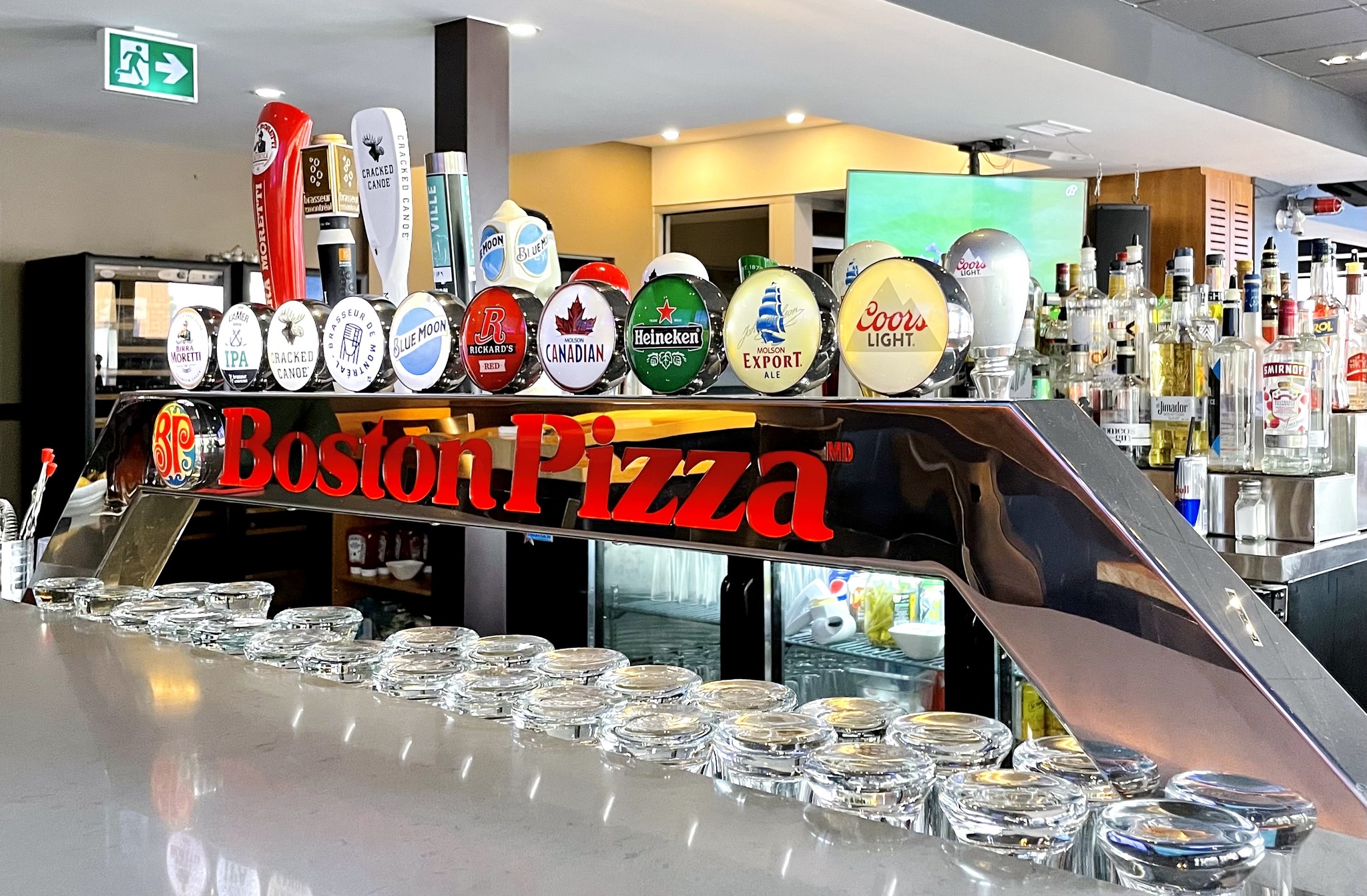 boston_pizza_enseigne_commerial_struktura_design_2022