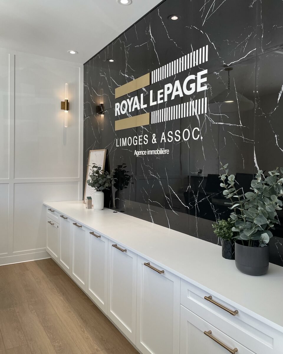 royal_lepage_limoges_interieur_comptoir_accueil_bureaux_commercial_struktura_2024