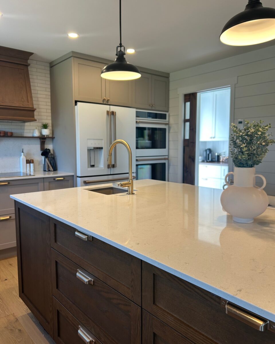 salle en manger de style farmhouse miralis armoirs