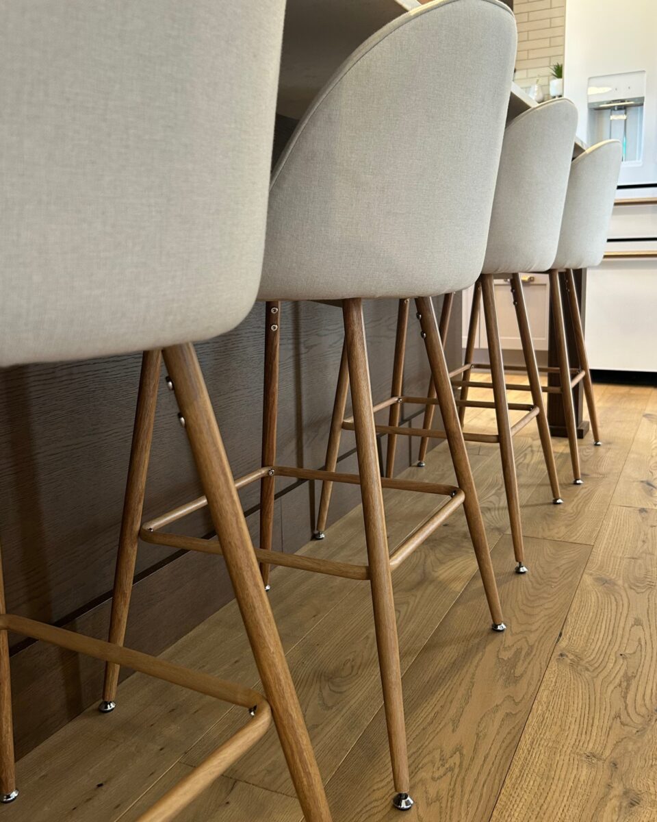 cuisine avec ilot bar pour manger chaises hautes