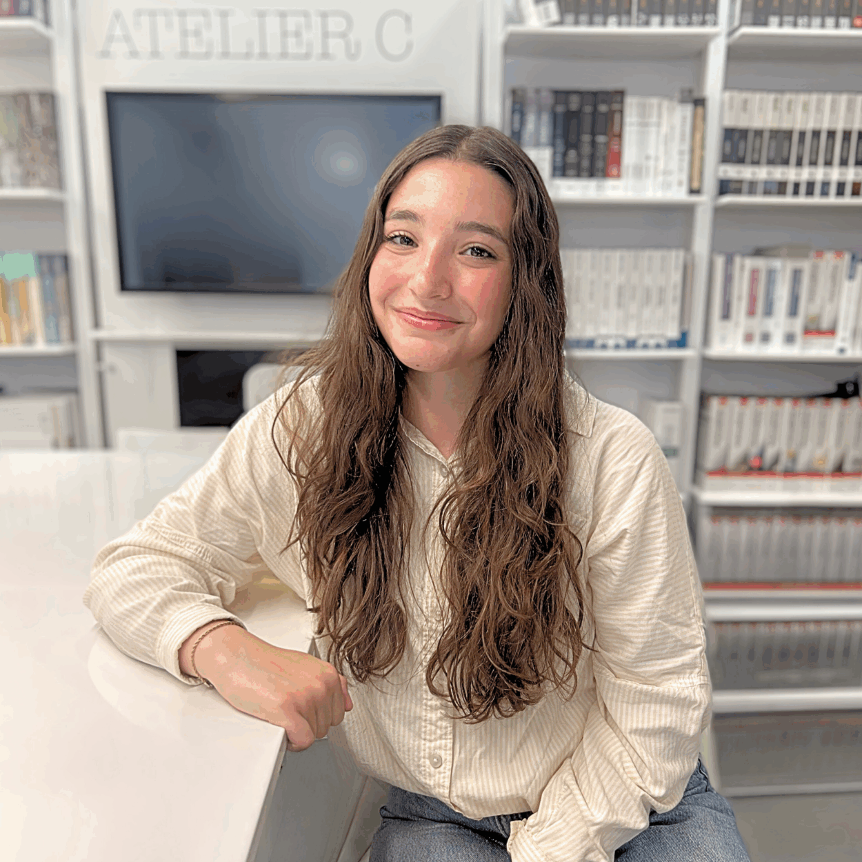 maxim-bouchard-etudiante-en-design-dinterieur-a-luniversite-de-montreal-stagiere-chez-struktura-pour-lete-2025