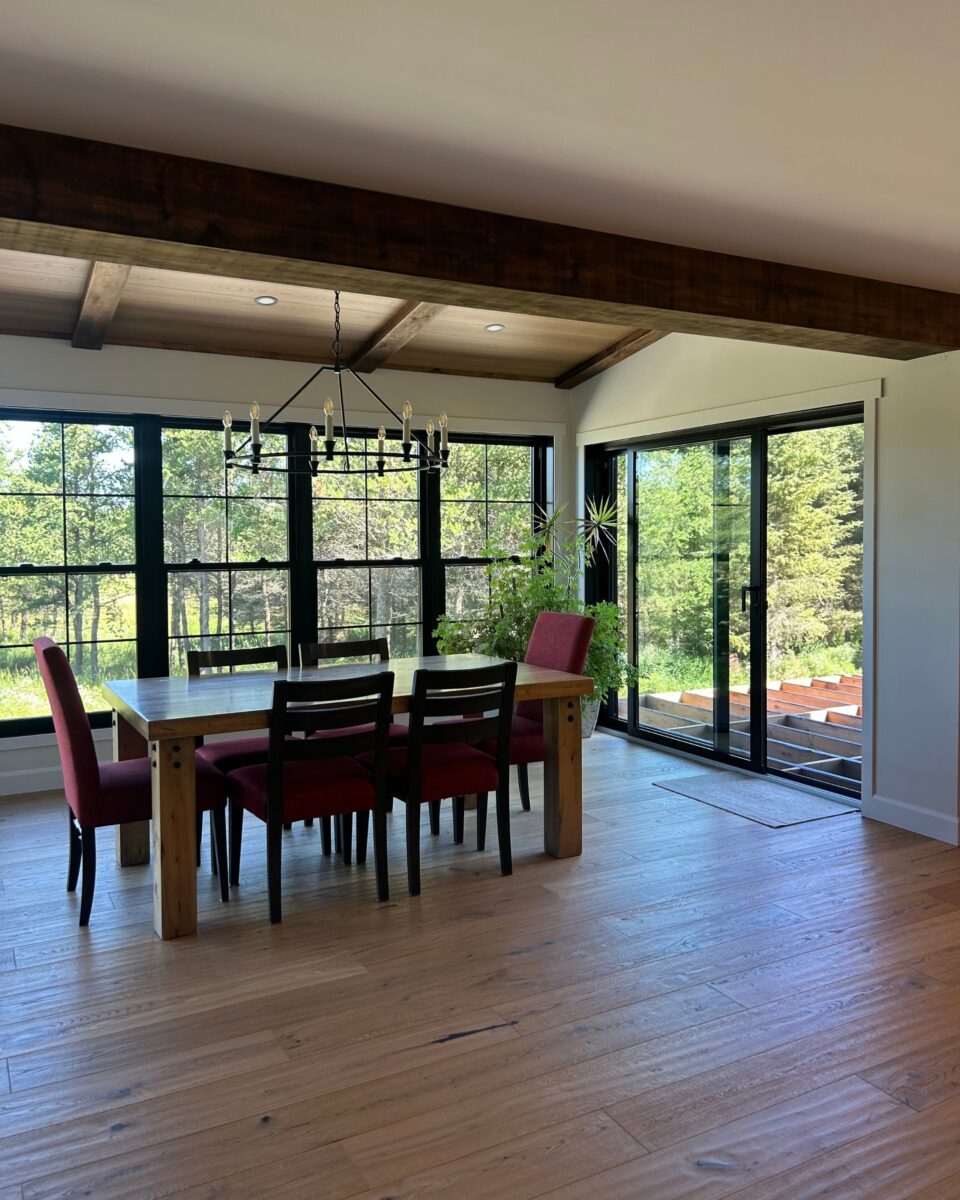 extension salle a manger lumineuse grandes fenetres