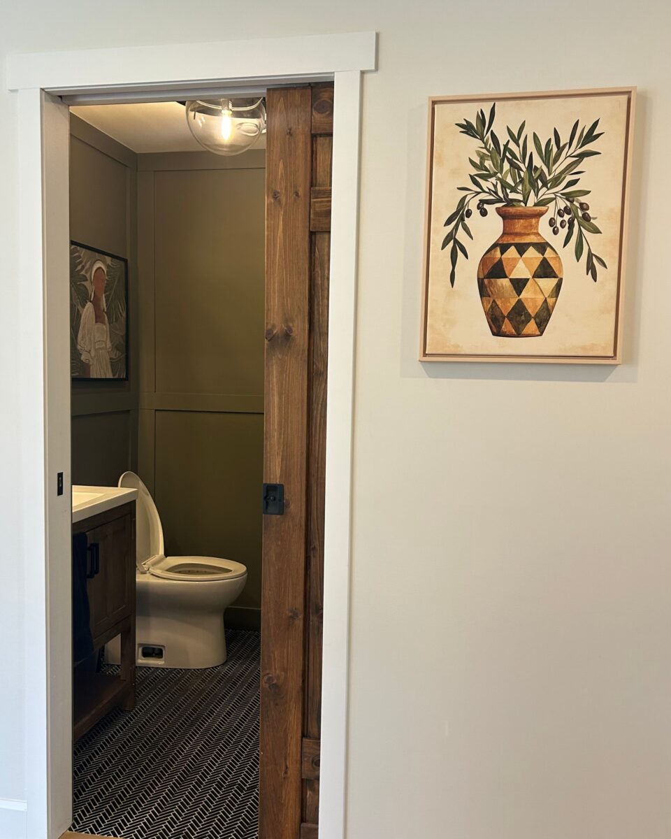salle d'eai parallelle a la salle de bain porte coulissante en bois
